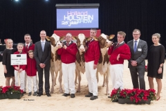 champions-breeders-herd-red_151212-0001